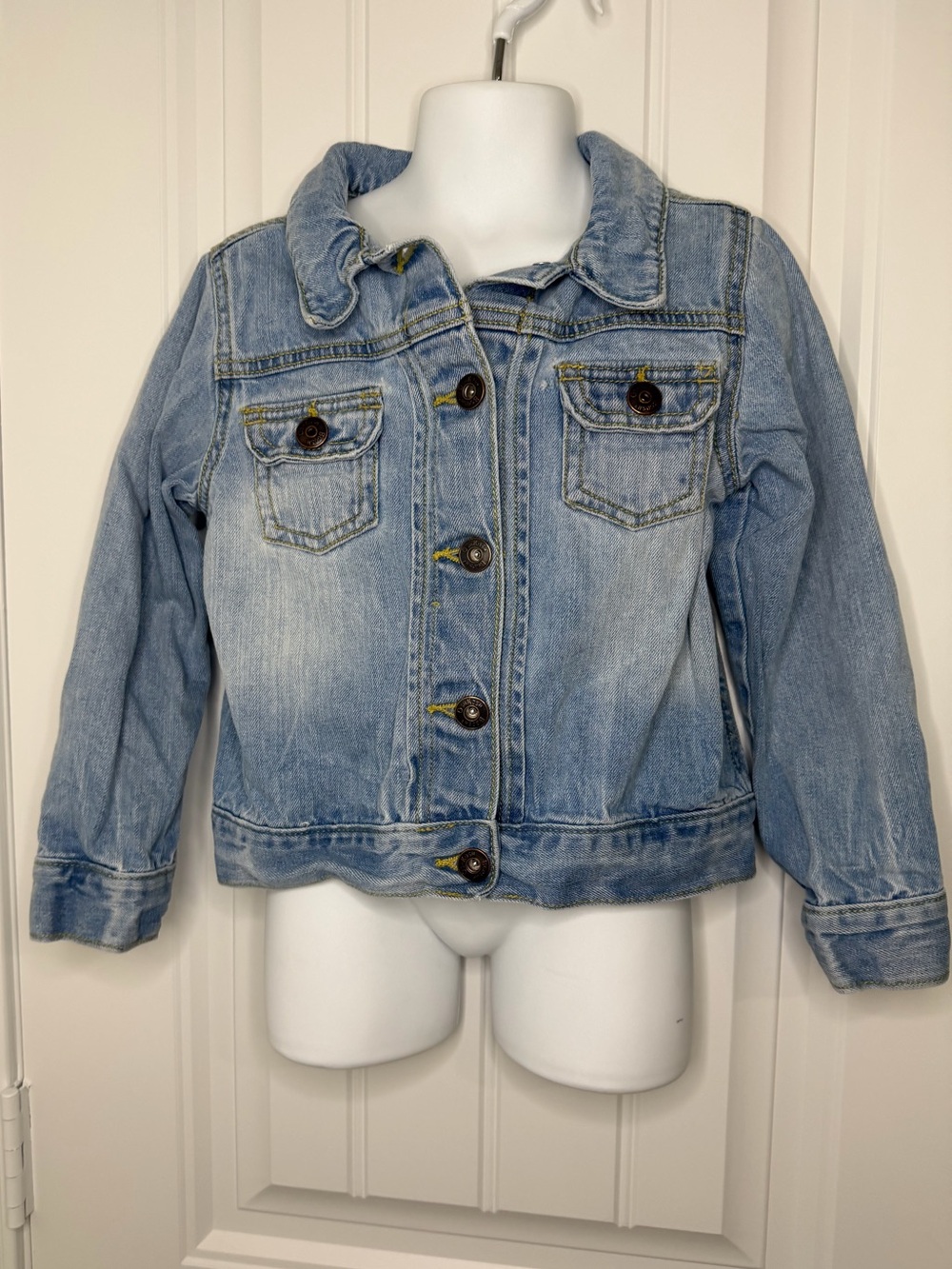 Girls Oshkosh Bgosh Genuine Jean Jacket Button Front Washed Denim Sz 6